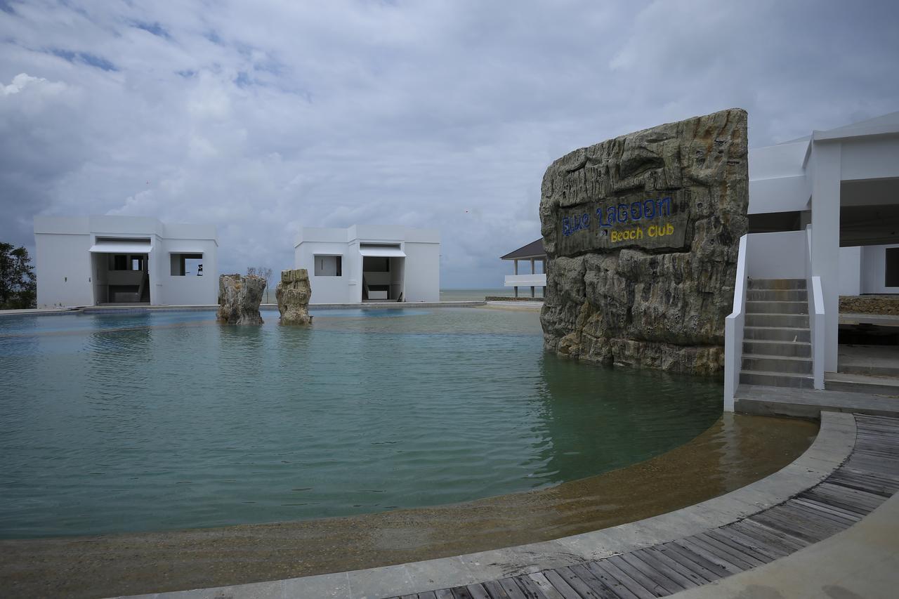 Kahyangan Resort Singkawang Exteriör bild