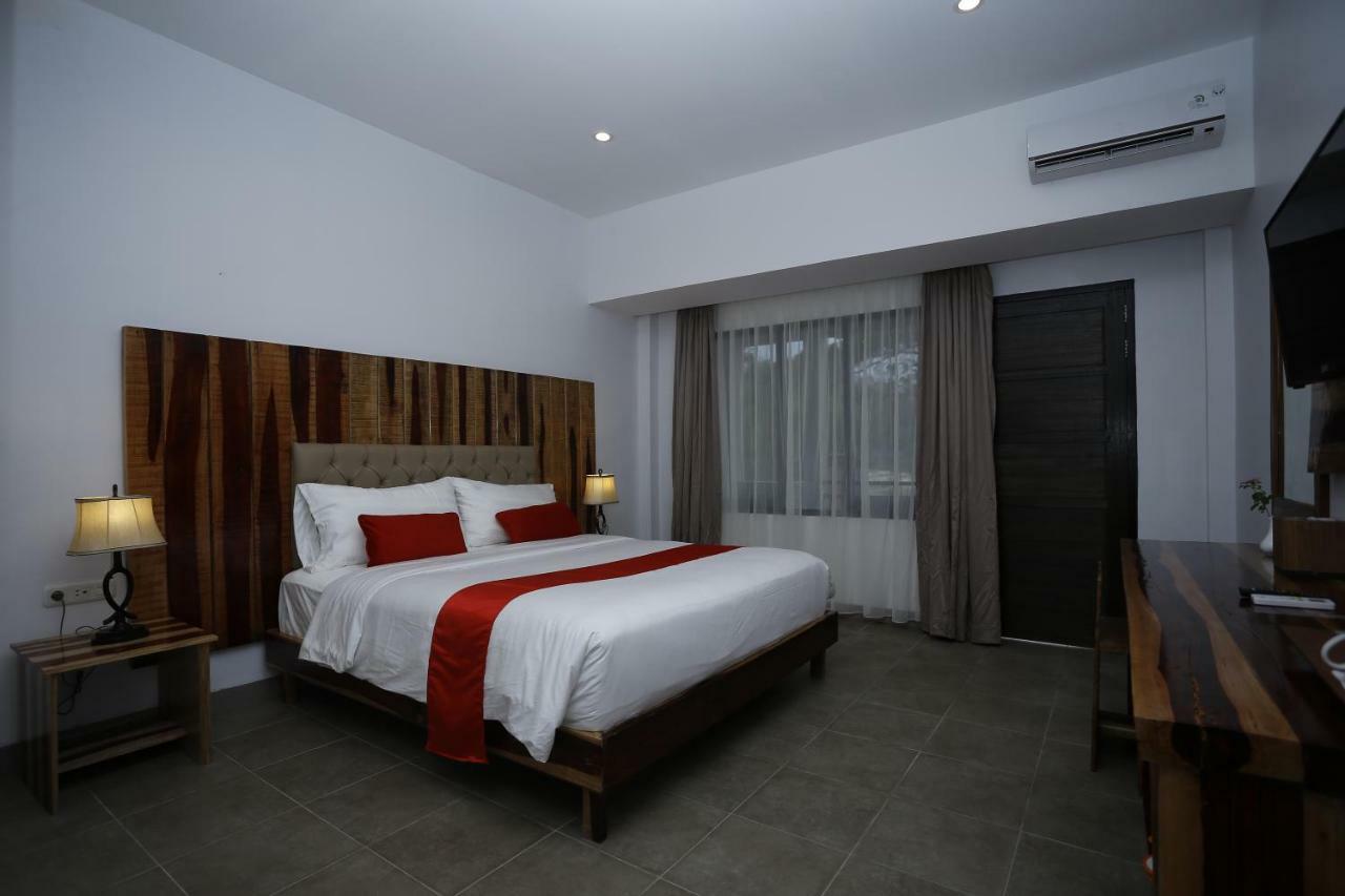 Kahyangan Resort Singkawang Exteriör bild