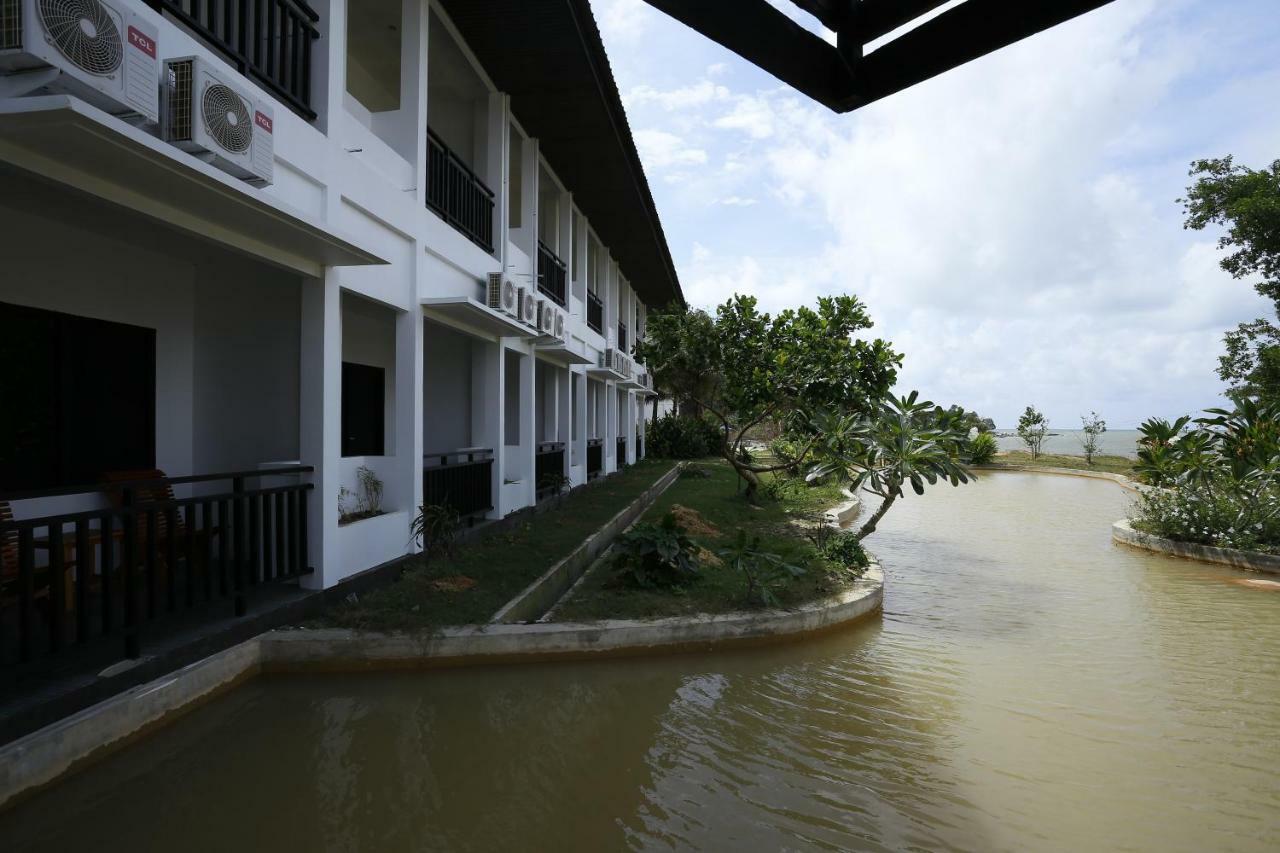Kahyangan Resort Singkawang Exteriör bild